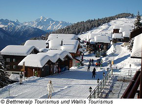 verschneiter Ort Bettmeralp in der Schweiz