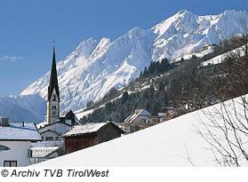 Der schöne Ort Fließ im Winter, Österreich