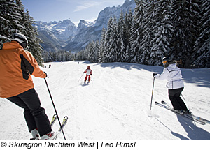 Skifahrer im Skigebiet Dachstein West, Gosau